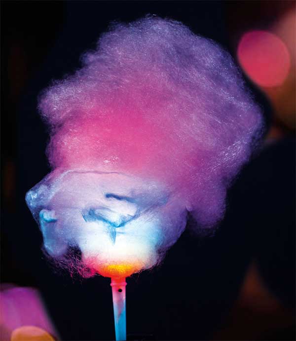 Light-Show: Zuckerwatte am Leuchtstab