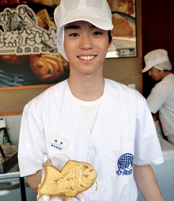 Immer freundlich: Die Bedienung im „Naruto Taiyaki Honpo“